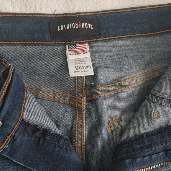 *SOLD* FASHION NOVA Jeans (dark blue) - Picture 4 of 6